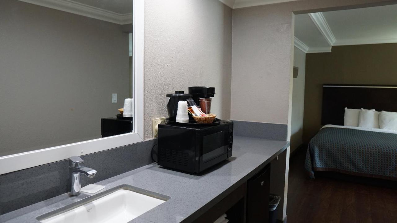 Motel Plaza Near Lax 2*