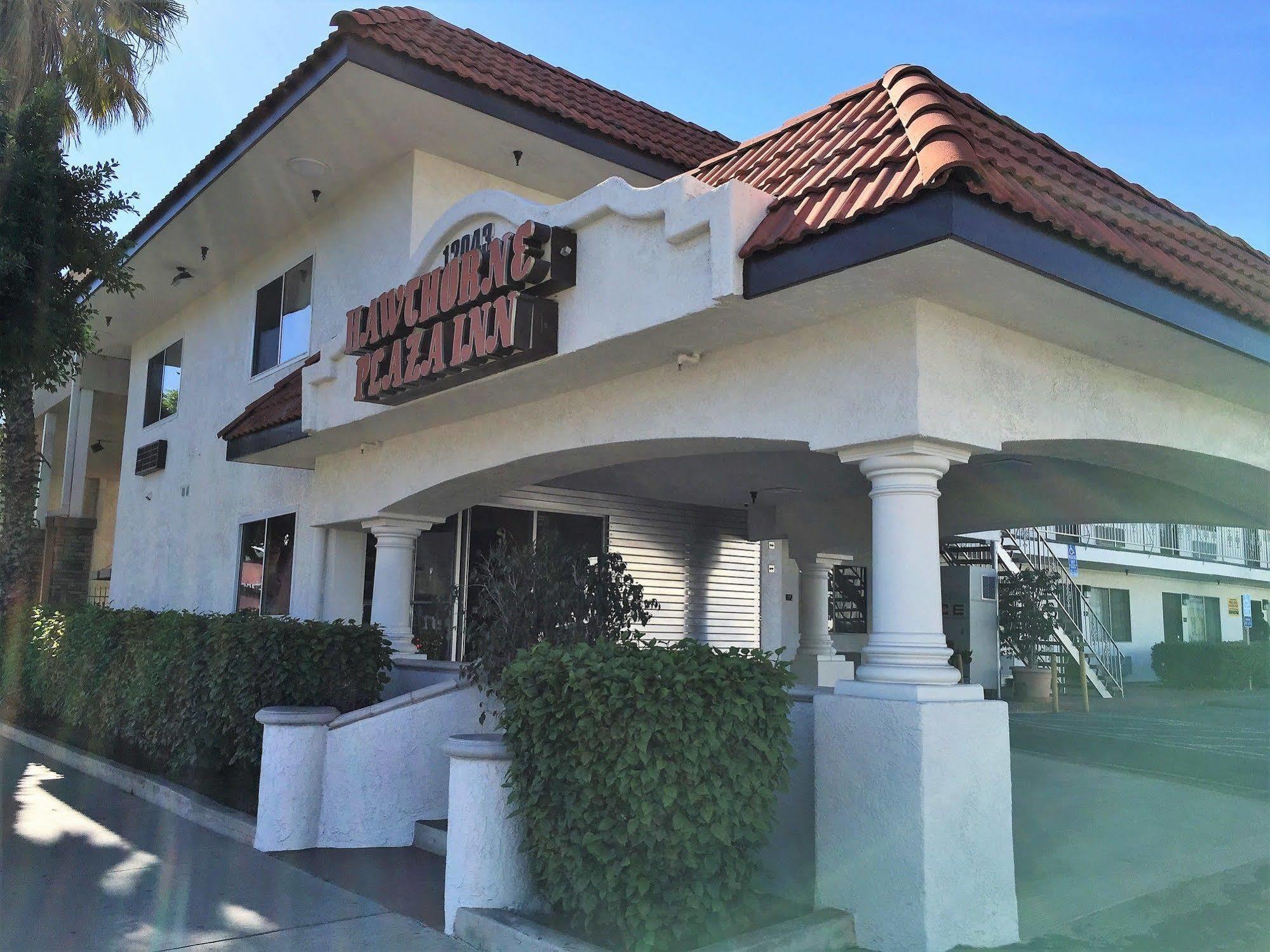Plaza Near Lax Motel