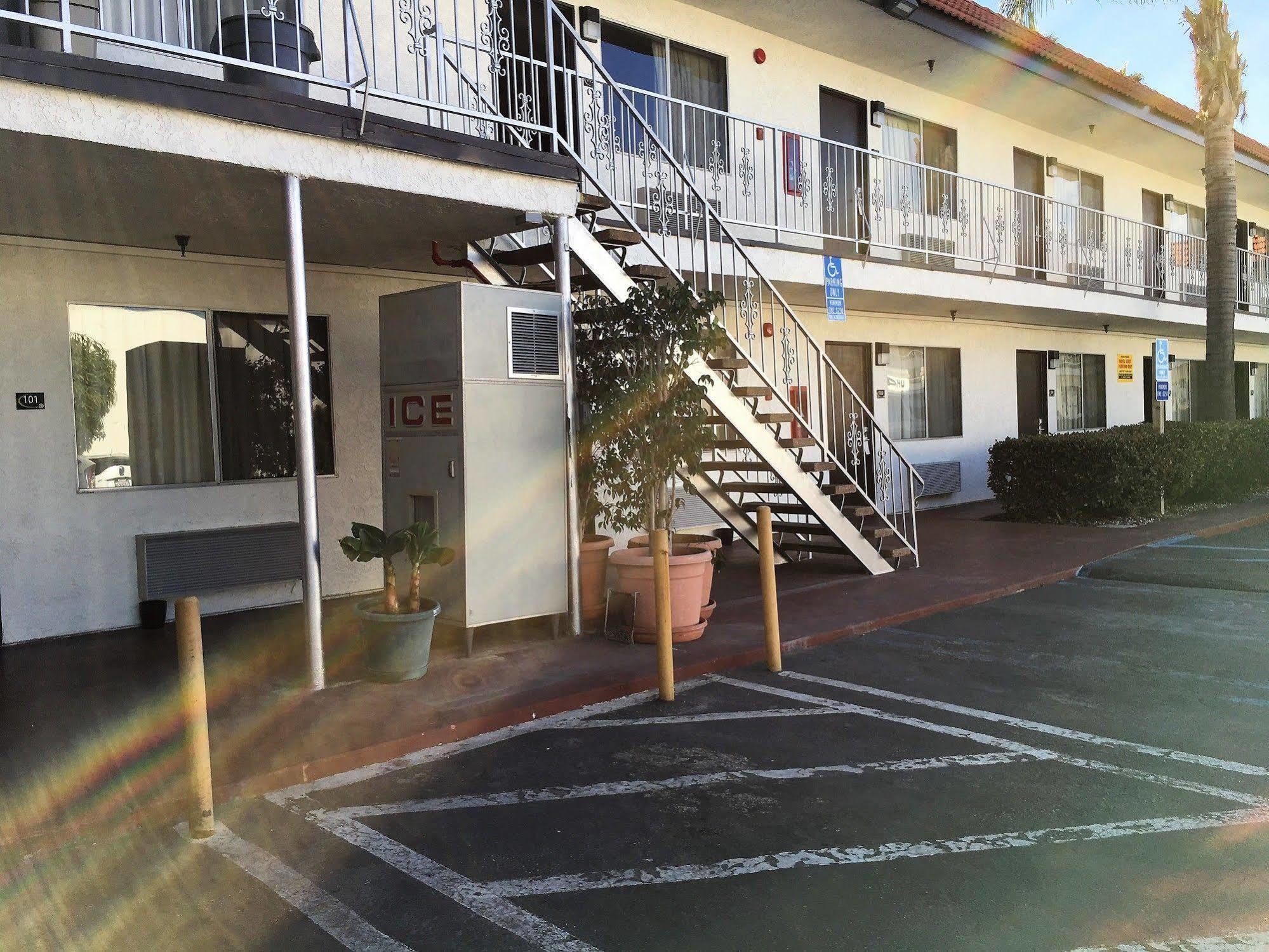 Motel Plaza Near Lax 2*